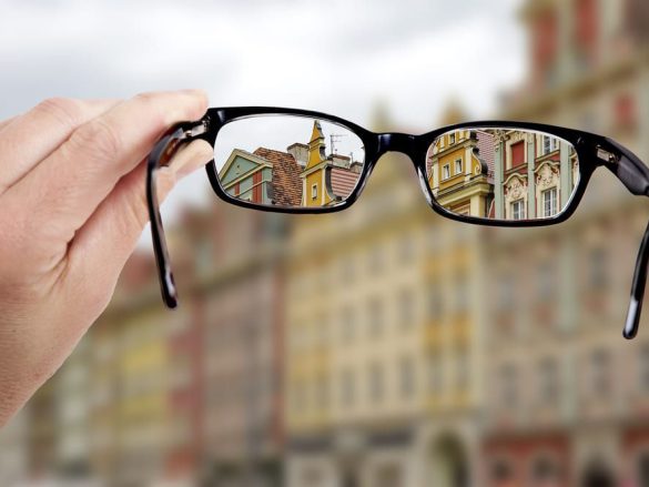 Astigmatismo vs. Miopía: ¿Cuál es la Diferencia y Cómo se Corrigen?