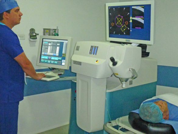 Ventajas de la cirugía láser con femtosegundo para cataratas .