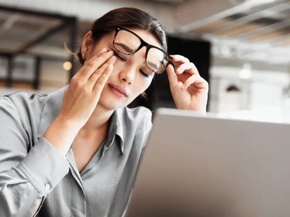Fatiga Visual en el Trabajo Remoto: Consejos para el Uso de Pantallas