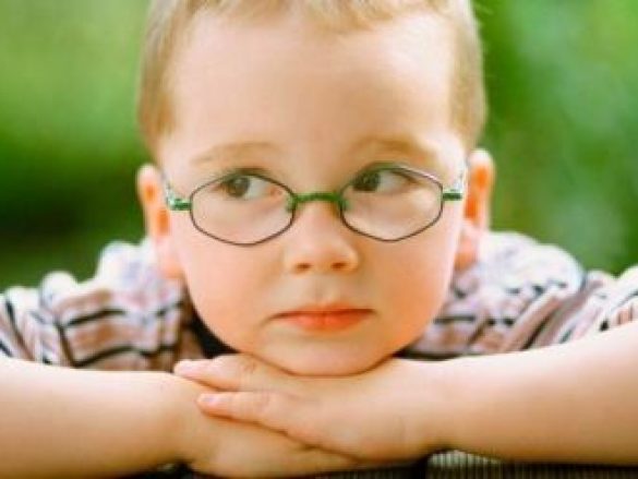Señales de problemas oculares y visuales en niños.