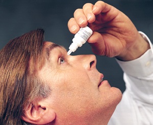 Como aplicarse las gotas para los ojos