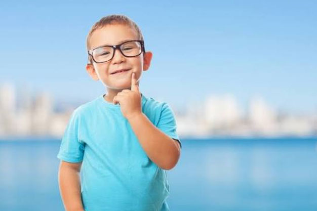 ¿Cómo detecto si mi hijo necesita anteojos?
